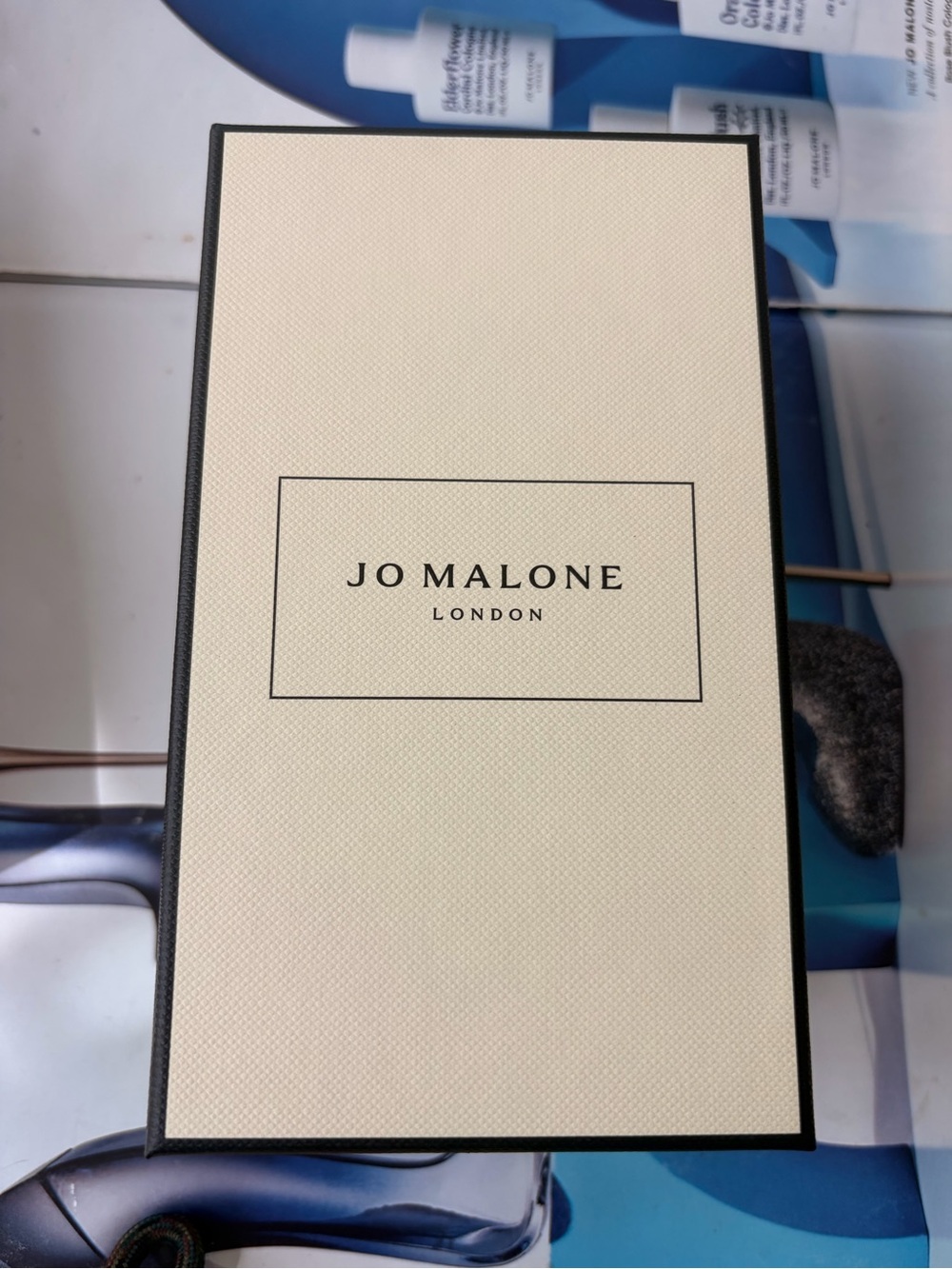 Jo Malone Nectarine Blossom & Honey holiday gift set with Box - Picture 2 of 7